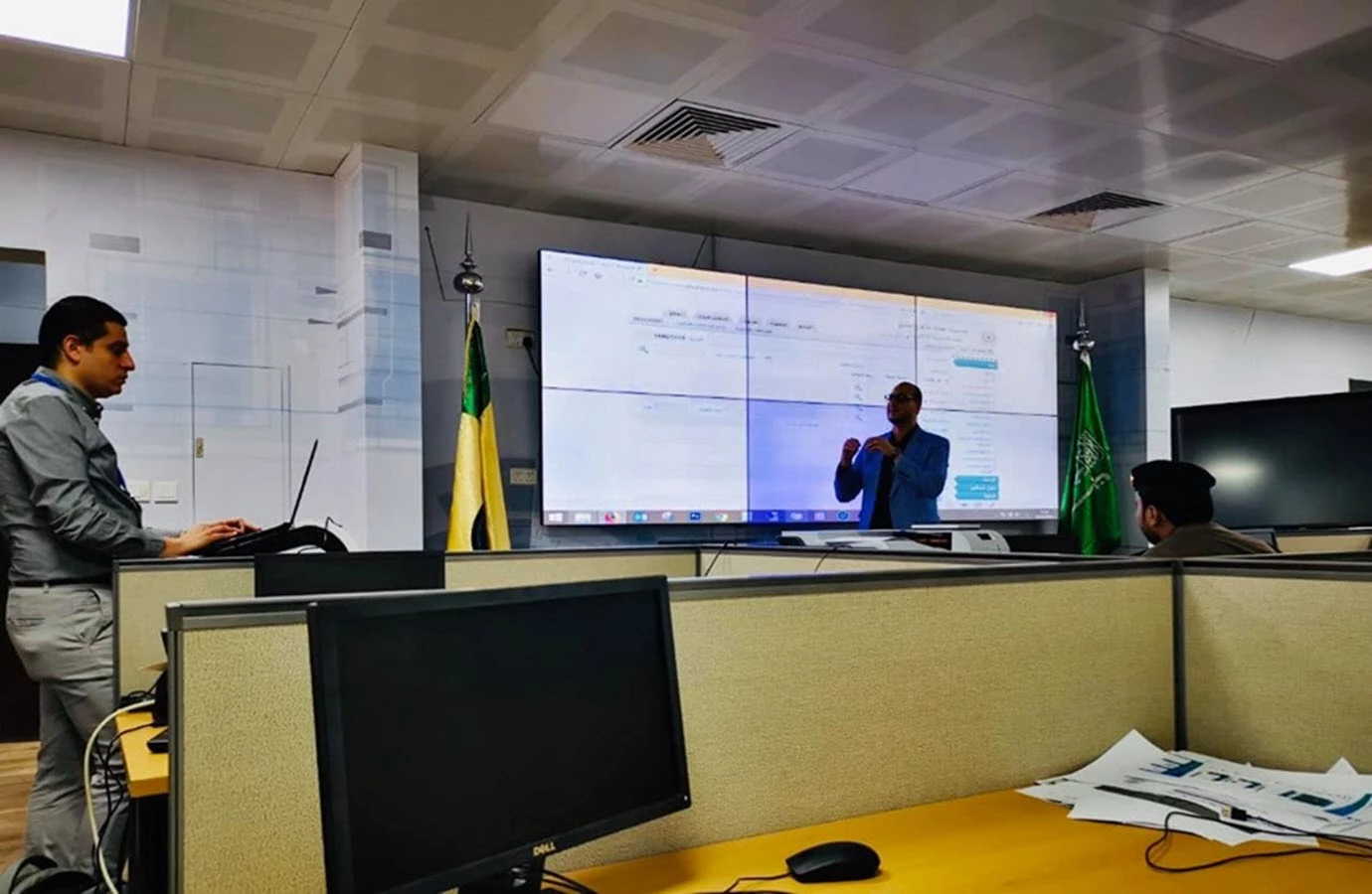 شركة القمم تقيم ورشة عمل في المديرية العامة للدفاع المدني في الرياض